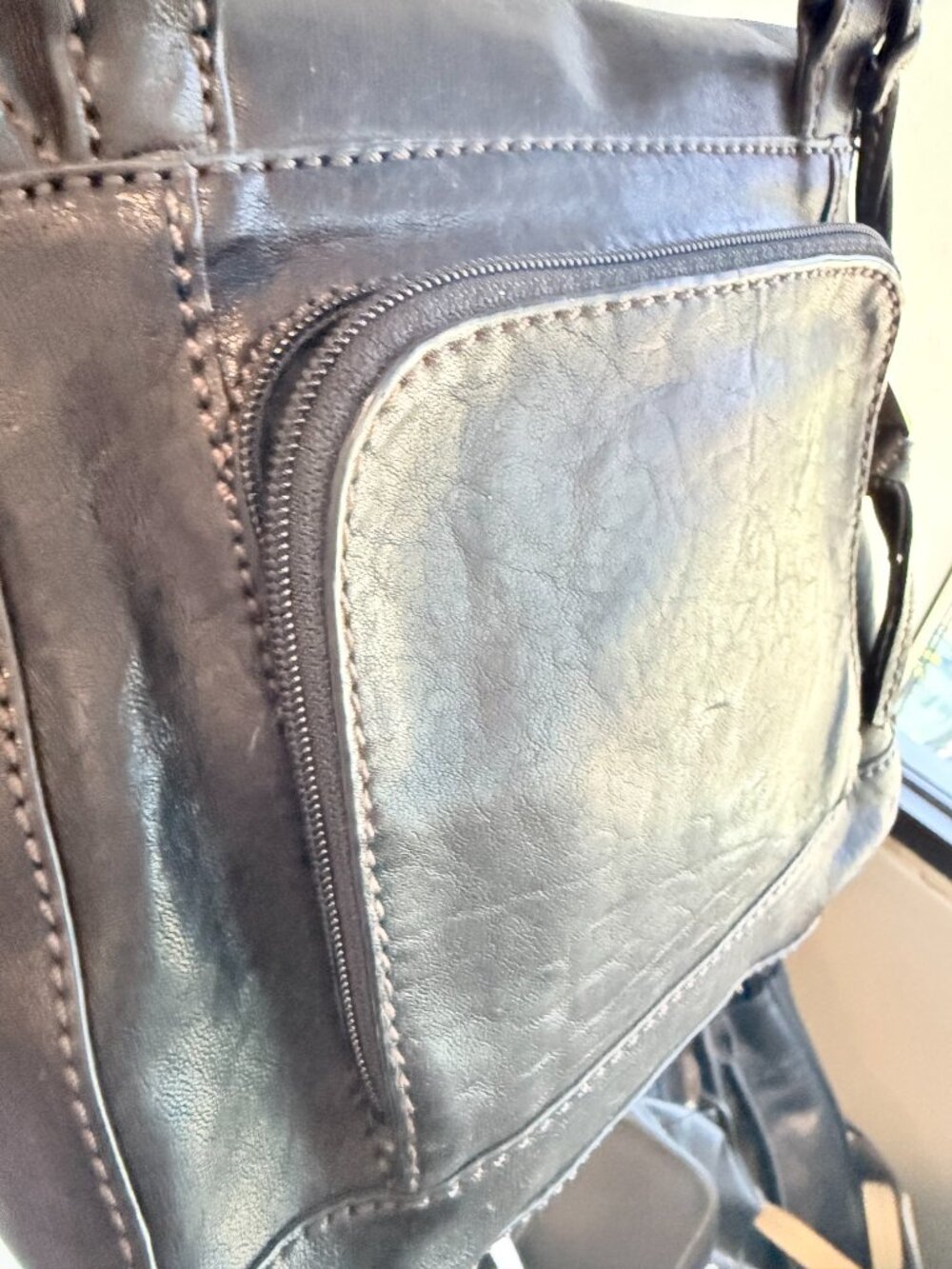 FOSSIL Turnlock Smooth Leather Crossbody Bag w Multiple Compartments/Card Slots - Picture 8 of 8